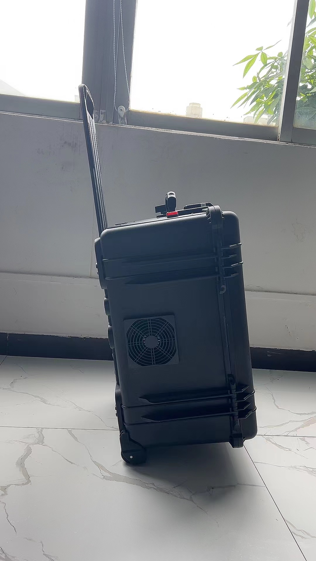 龙圩手拉箱型移动通信干扰器